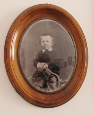 3. Саша Куприн в возрасте трех лет. 1873. (фотография из экспозиции дома-музея А.И.Куприна в Наровчате)